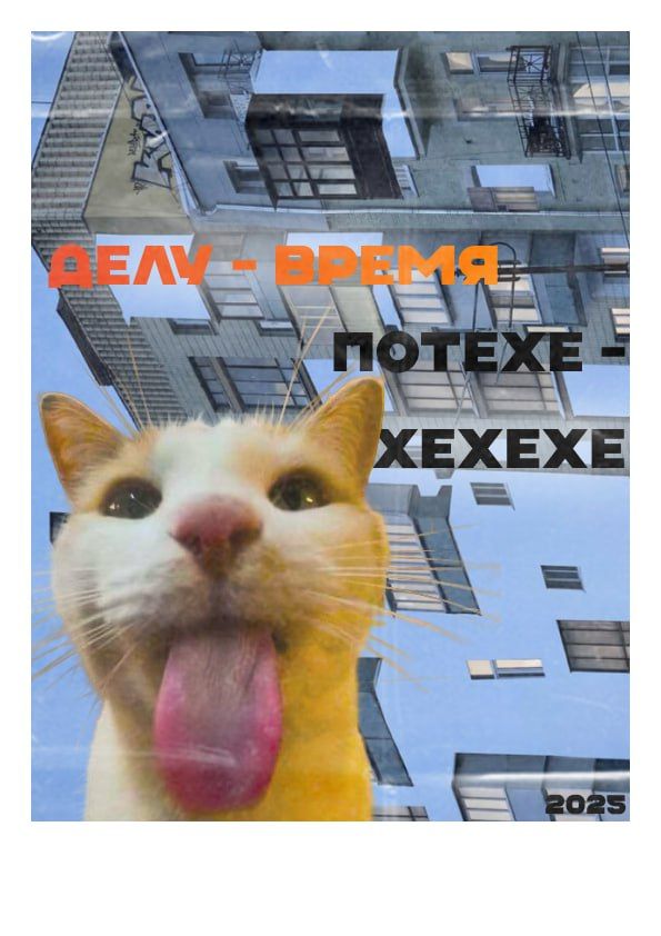 Человек работает за ноутбуком